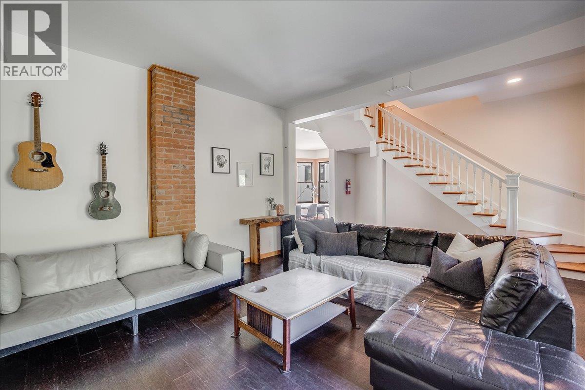 922 FRONT Street, Nelson