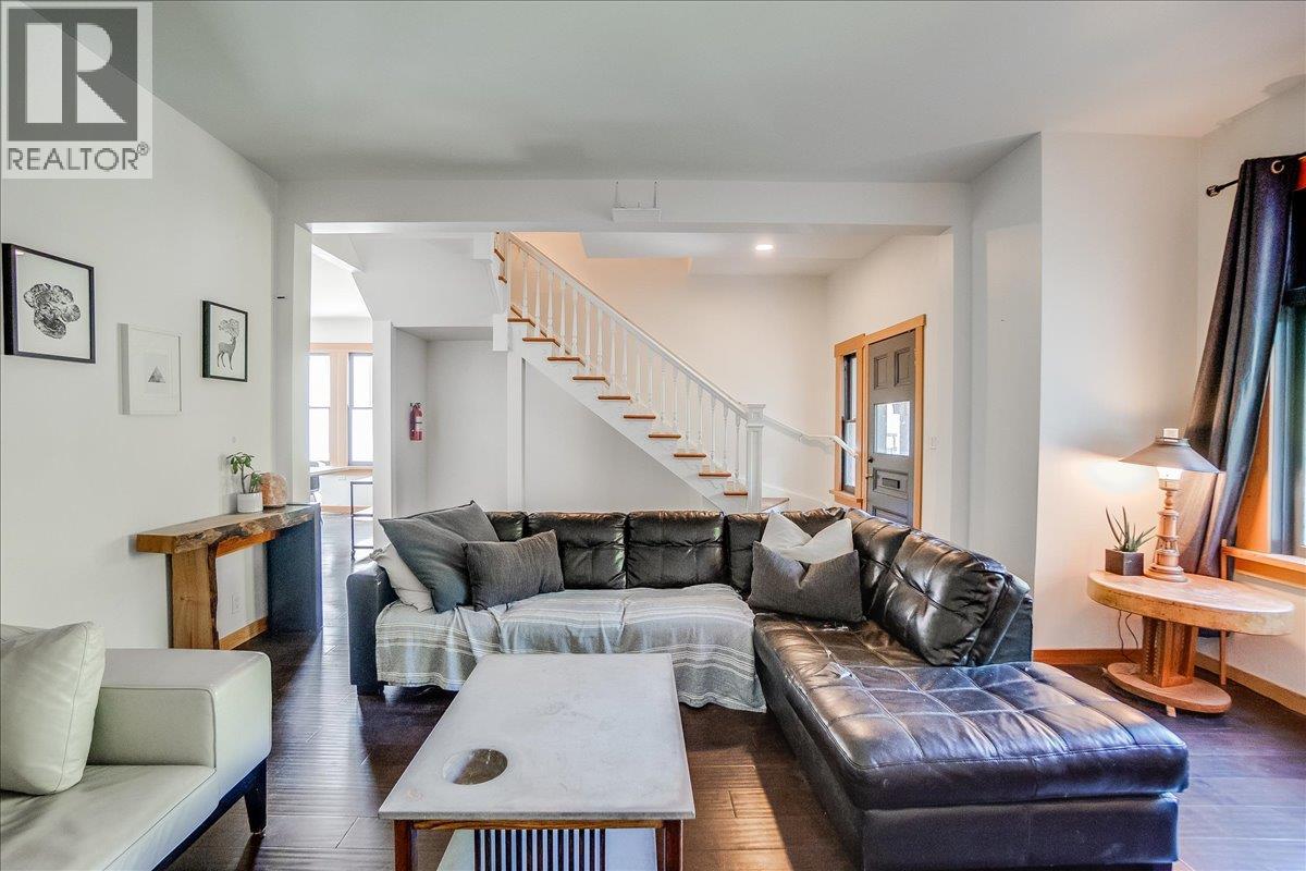 922 FRONT Street, Nelson