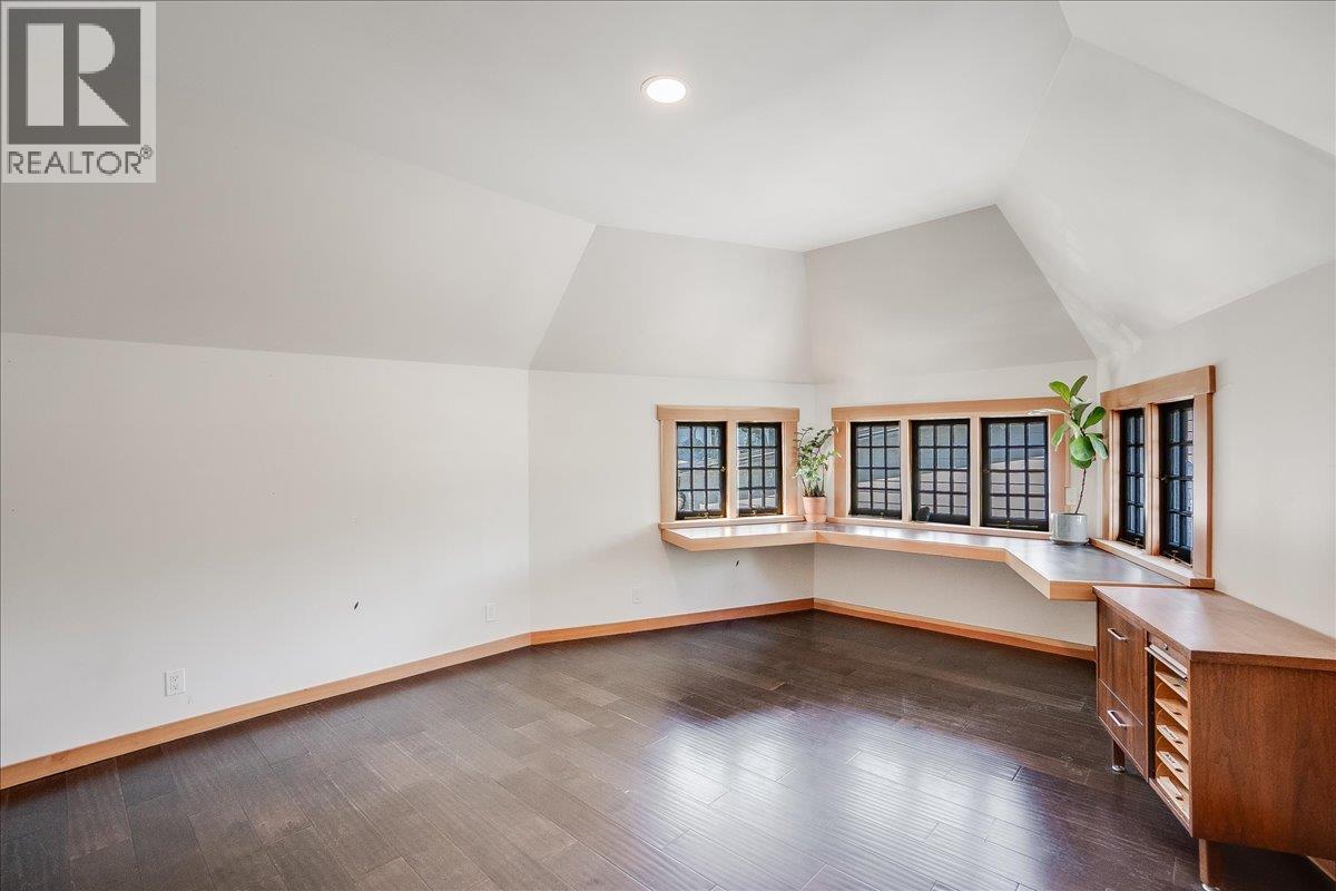 922 FRONT Street, Nelson