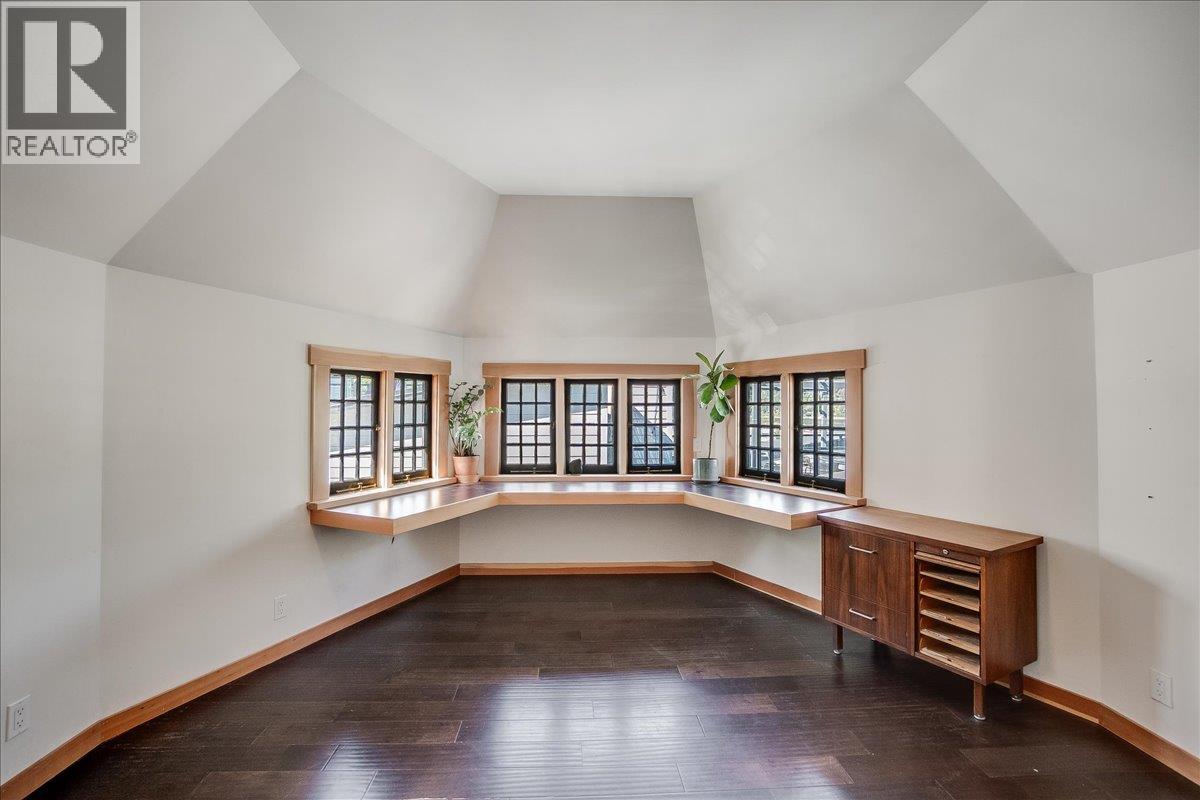 922 FRONT Street, Nelson