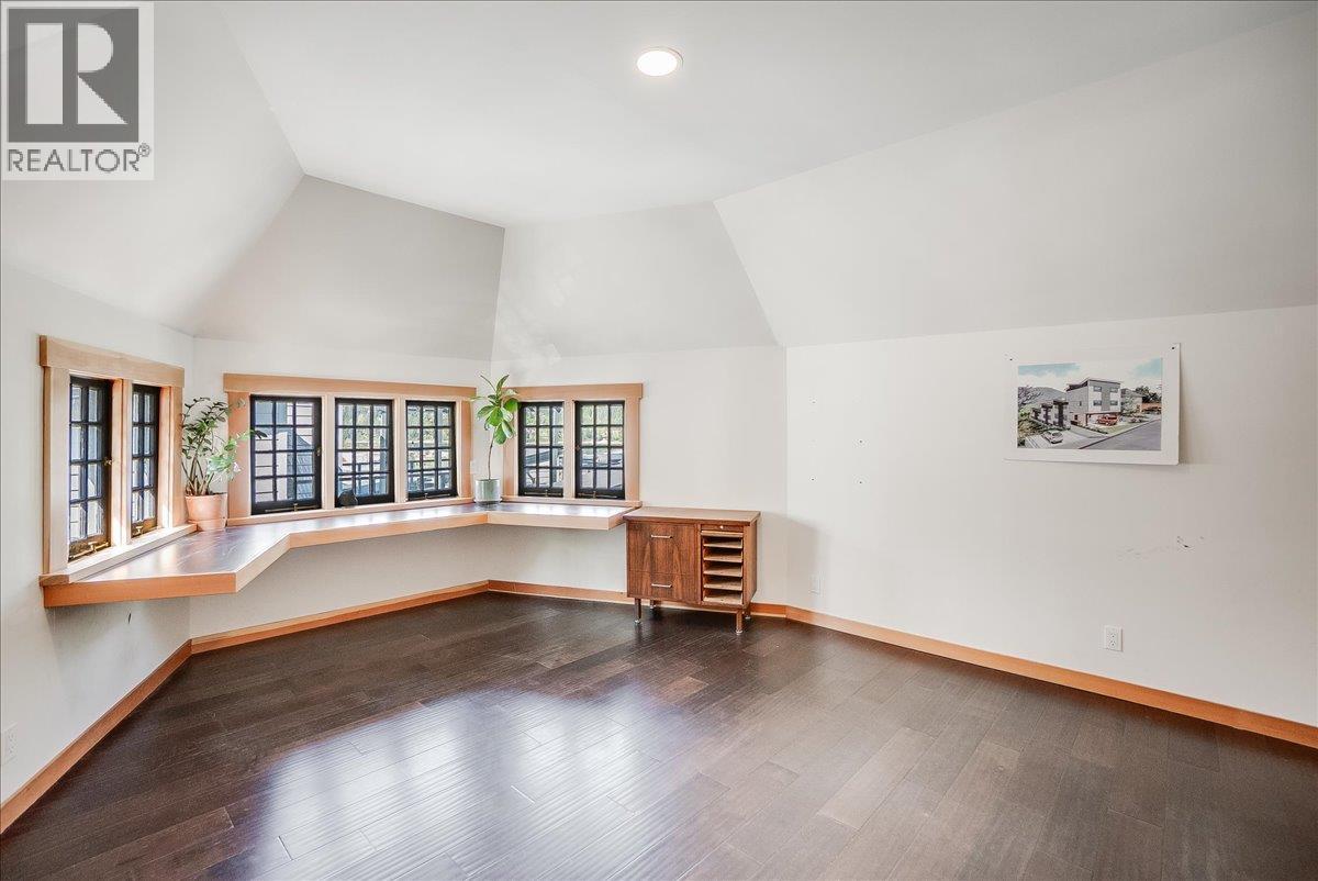 922 FRONT Street, Nelson