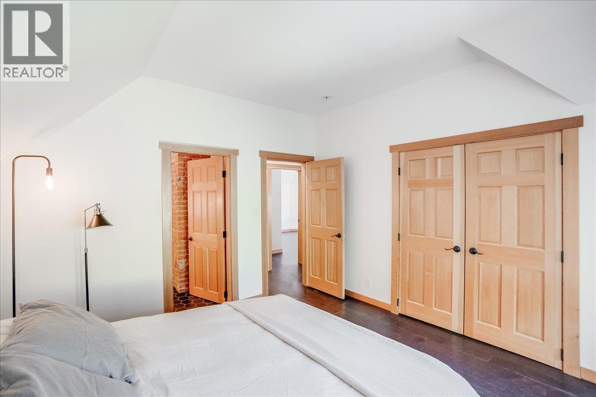 922 FRONT Street, Nelson