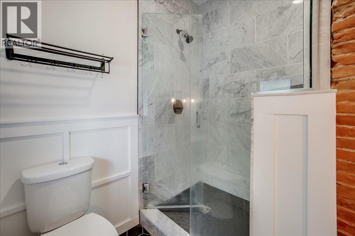 922 FRONT Street - 60