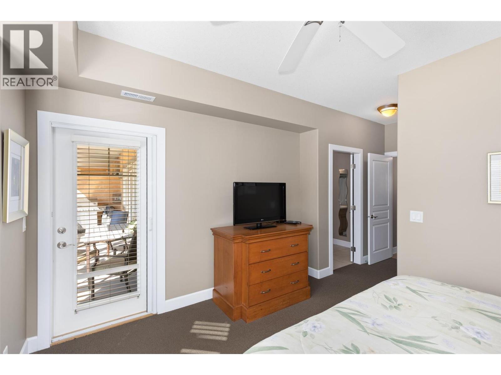 201 3996 Beach Avenue, Peachland