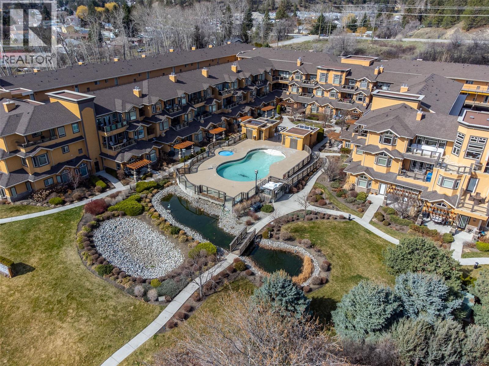 201 3996 Beach Avenue, Peachland