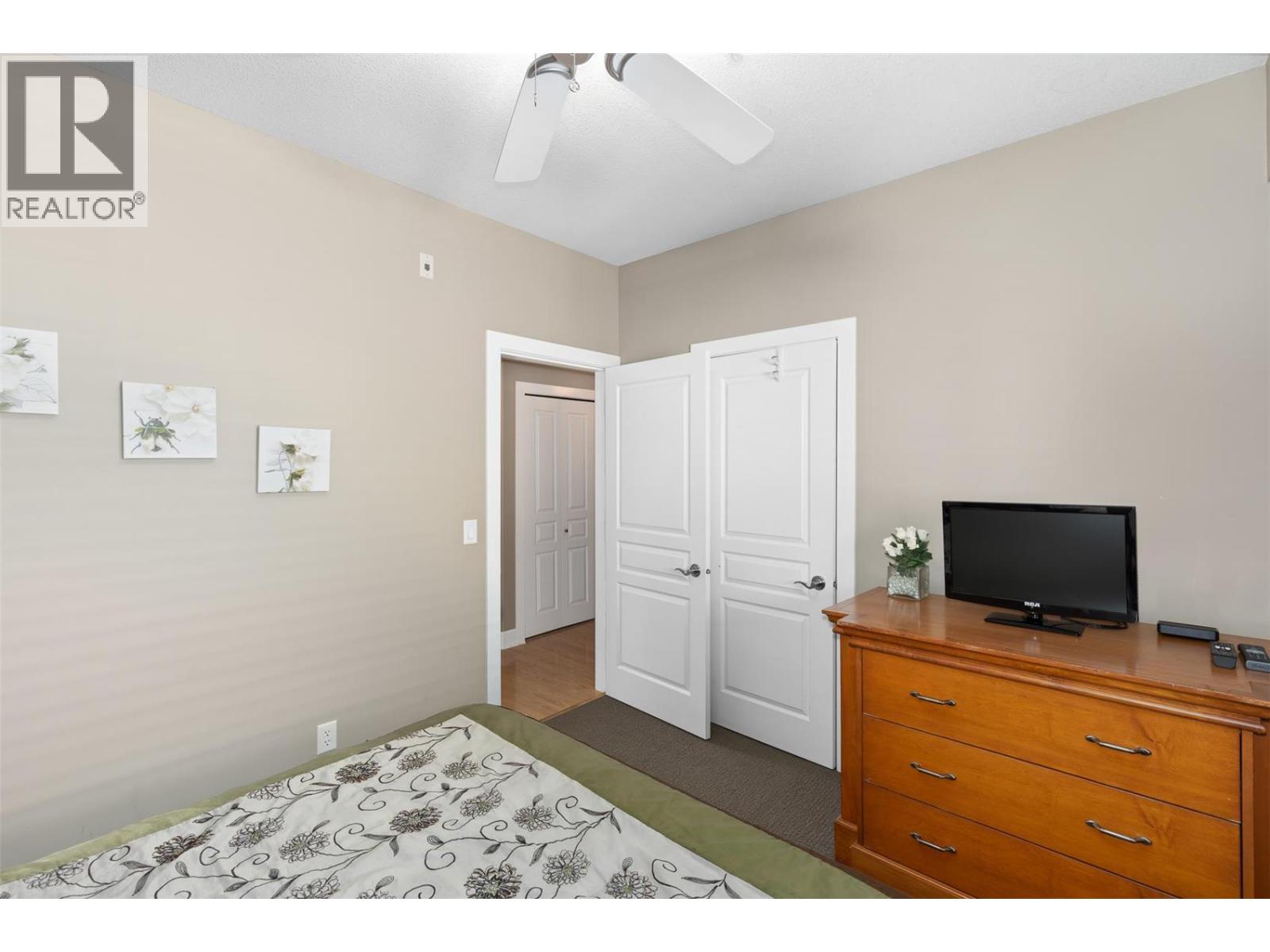 201 3996 Beach Avenue, Peachland