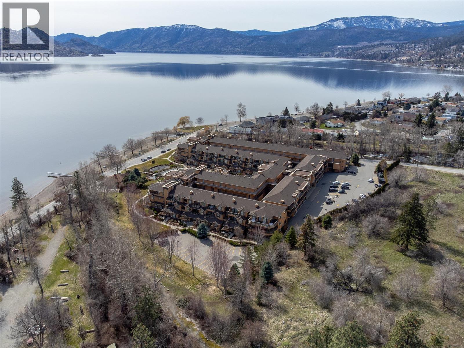 201 3996 Beach Avenue, Peachland