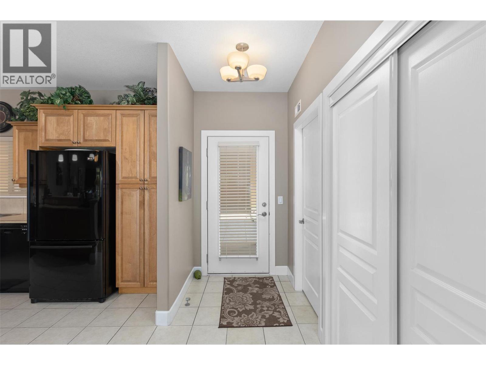 201 3996 Beach Avenue, Peachland