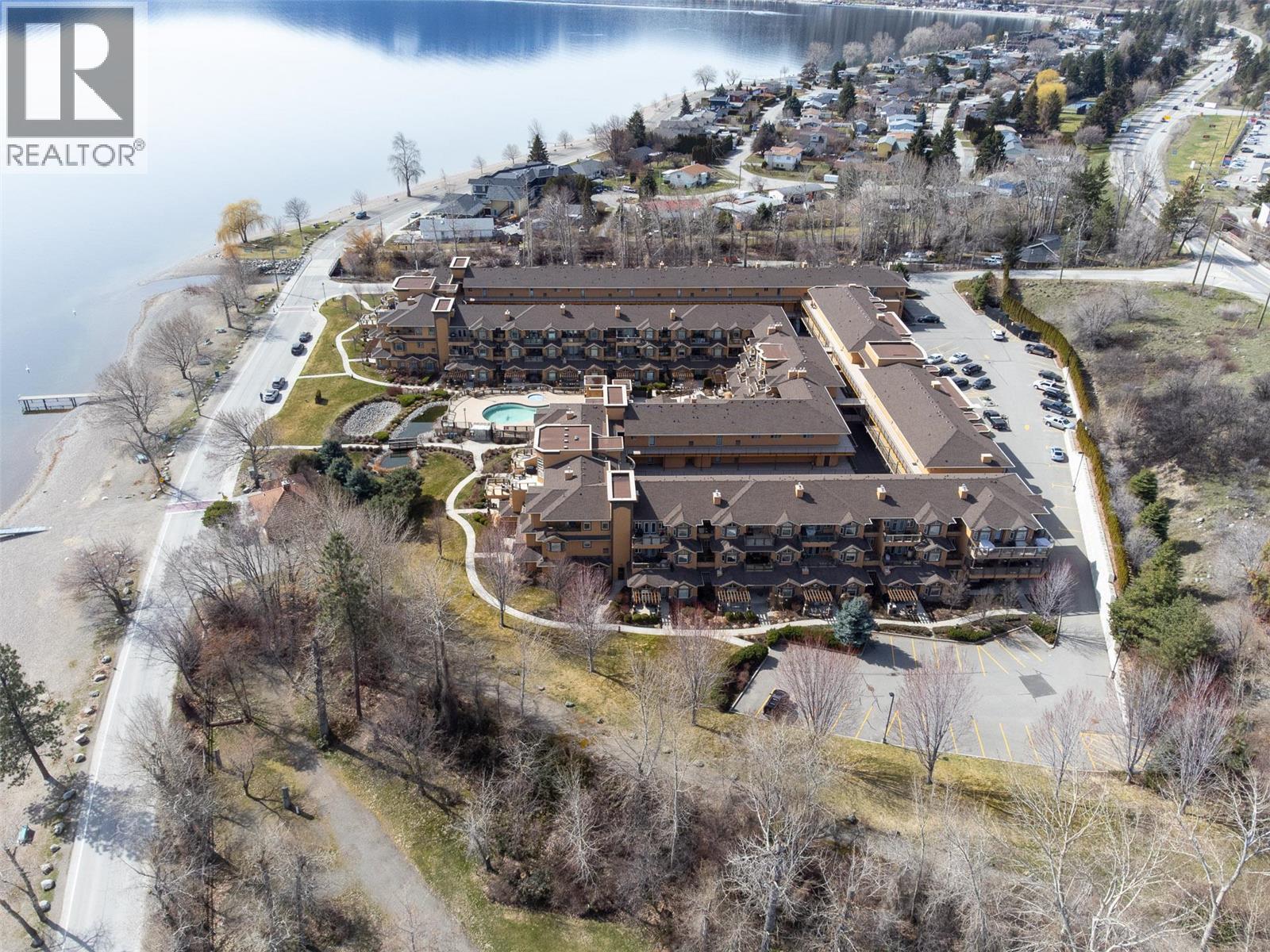 201 3996 Beach Avenue, Peachland