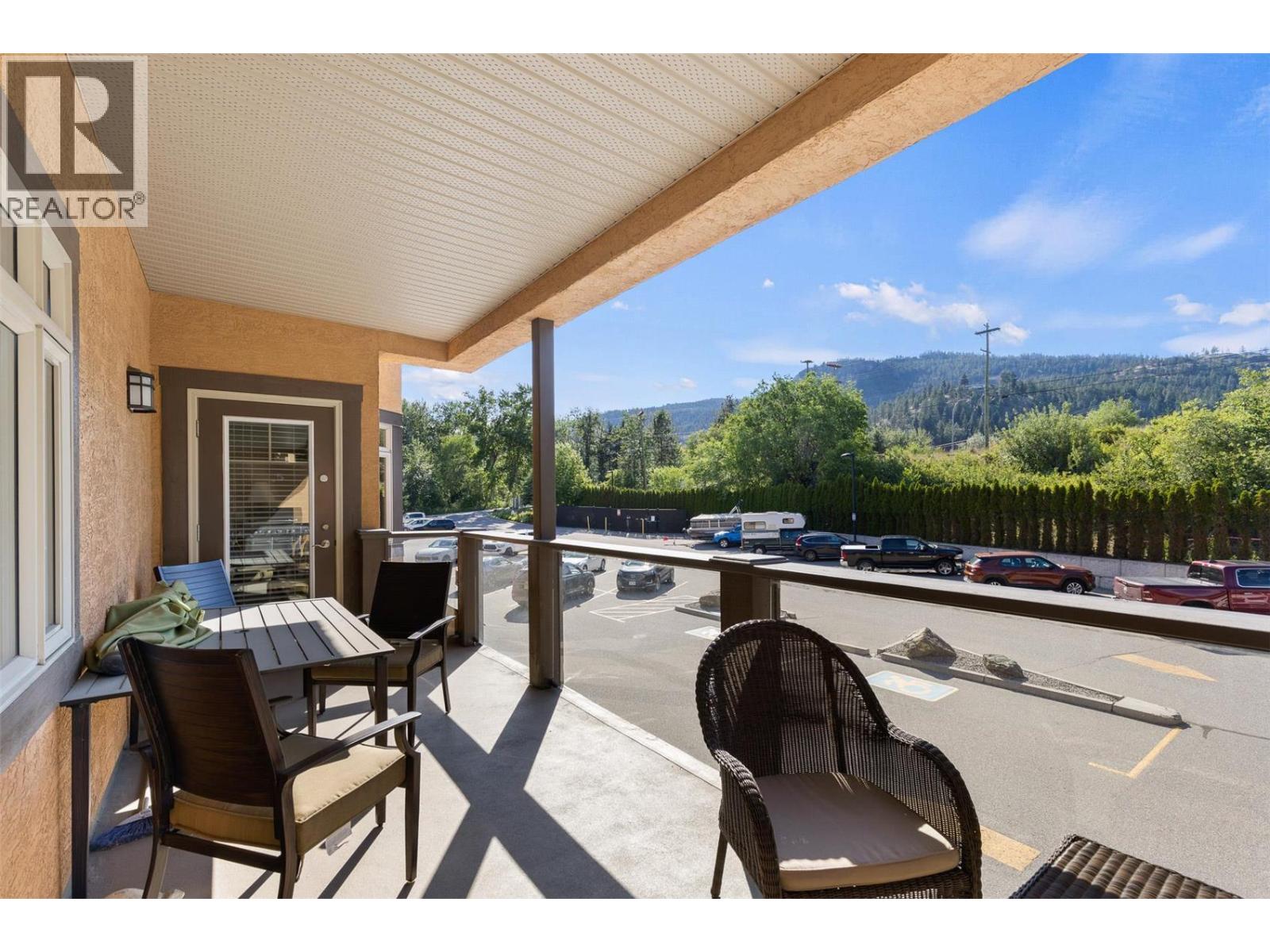 201 3996 Beach Avenue, Peachland