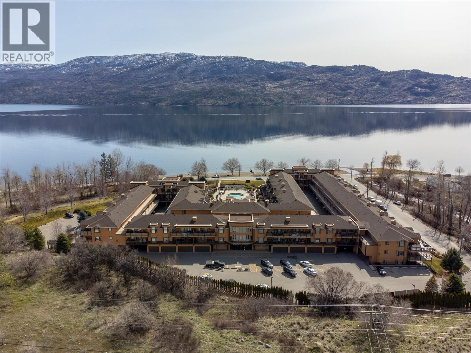 201 3996 Beach Avenue, Peachland