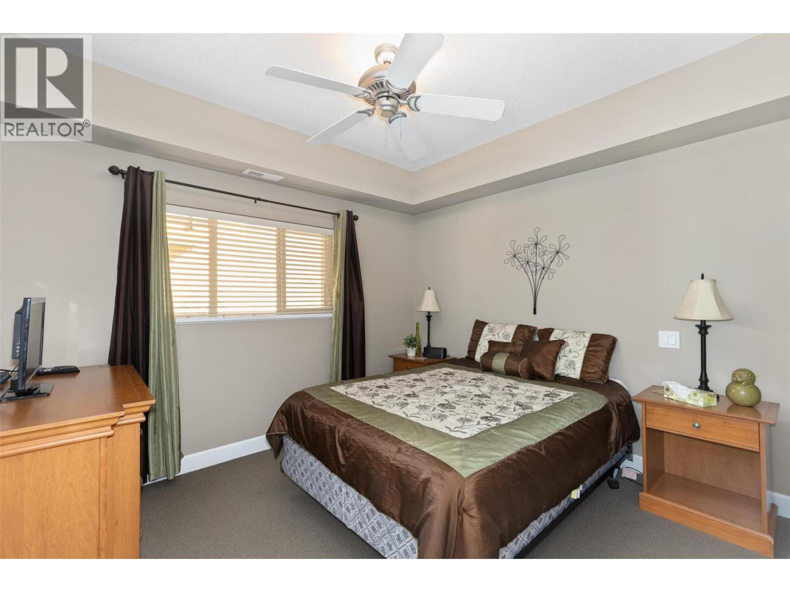 201 3996 Beach Avenue, Peachland