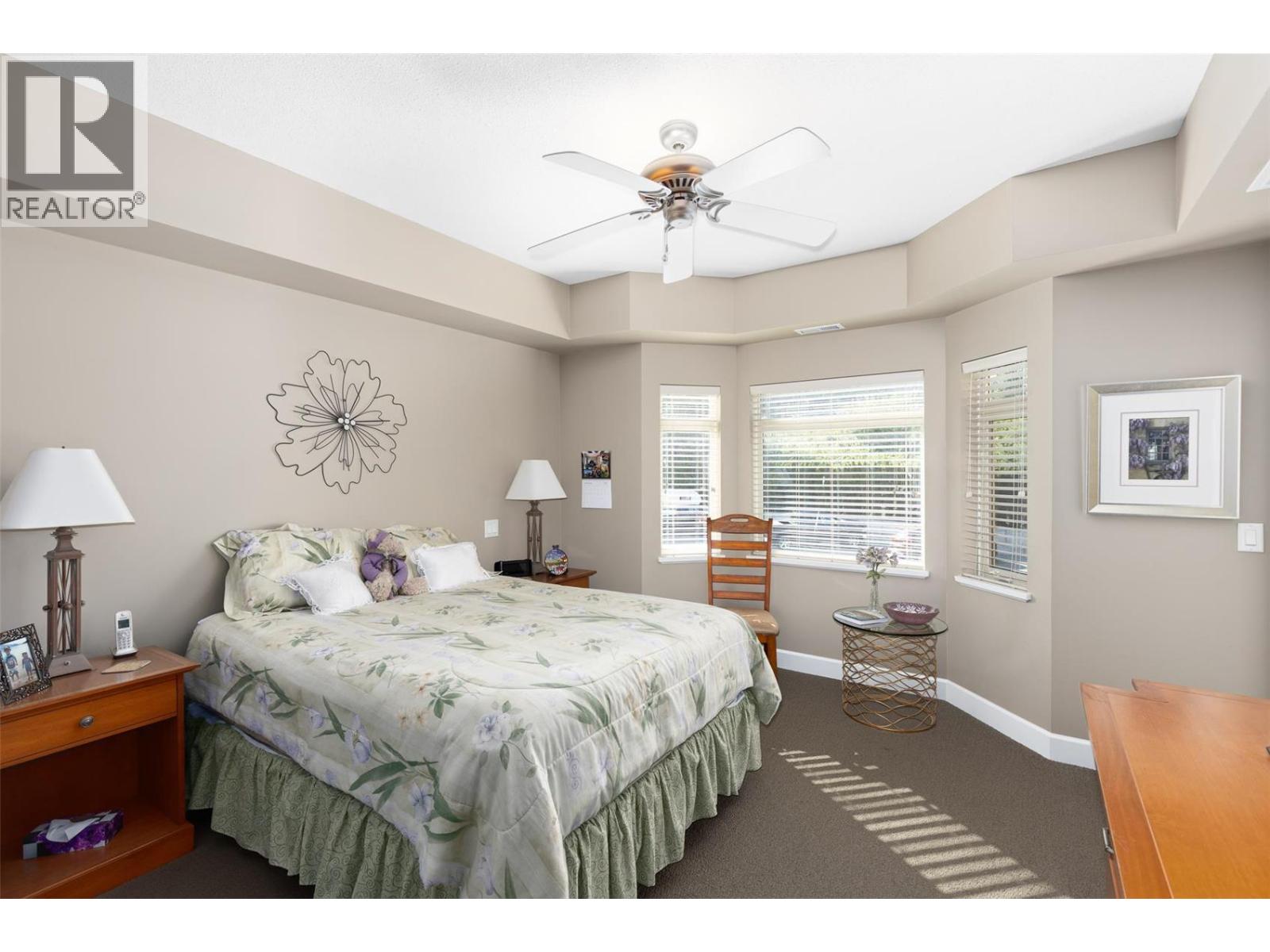 201 3996 Beach Avenue, Peachland