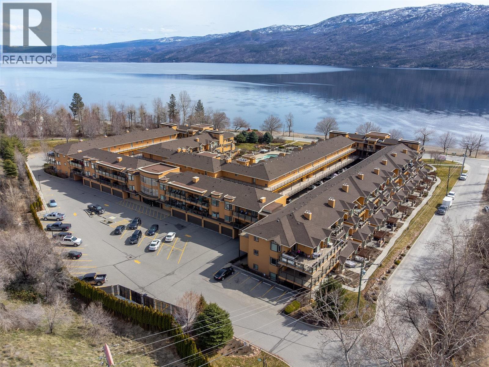 201 3996 Beach Avenue, Peachland