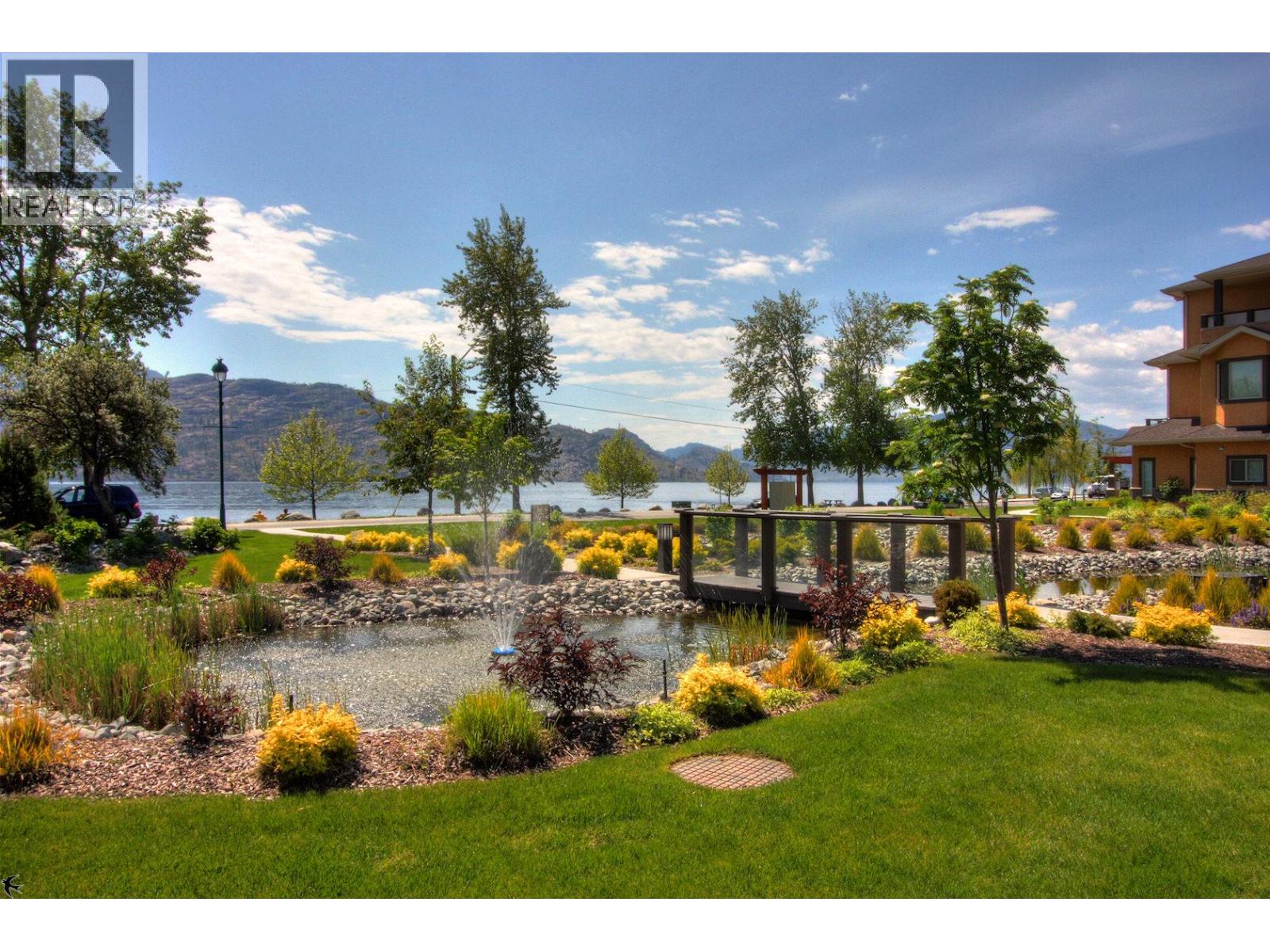 201 3996 Beach Avenue, Peachland