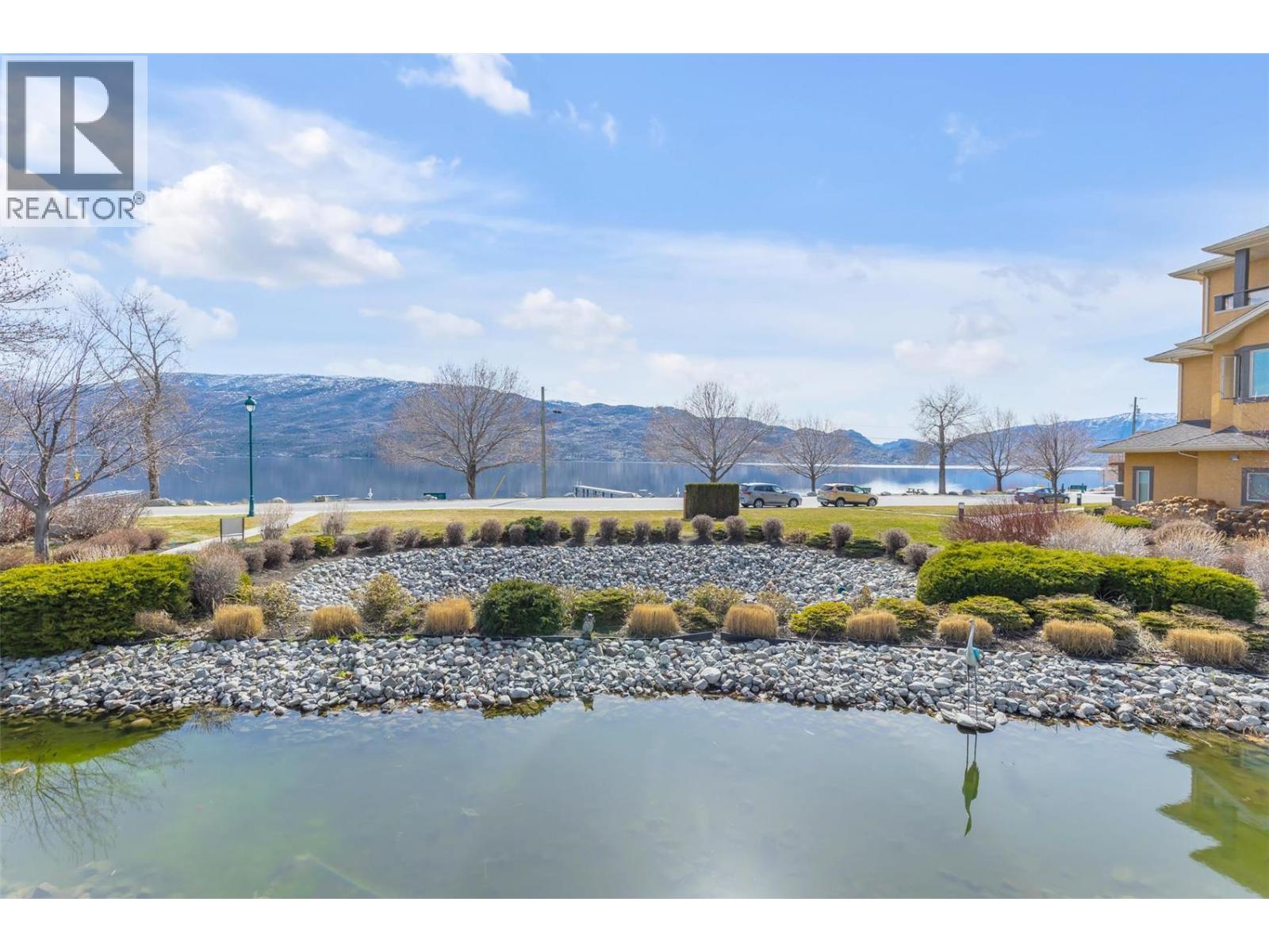 201 3996 Beach Avenue, Peachland