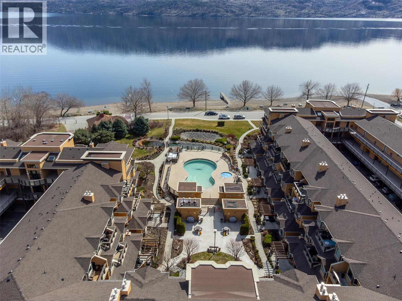 201 3996 Beach Avenue, Peachland