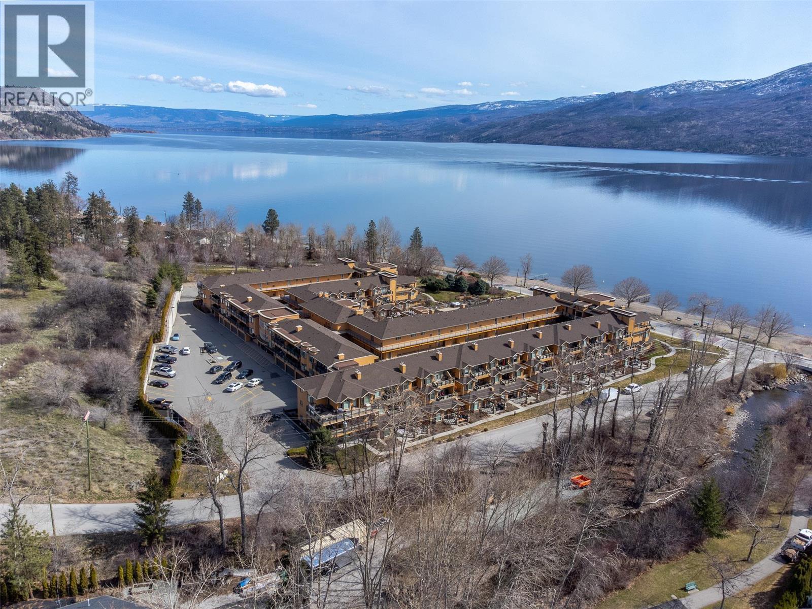 201 3996 Beach Avenue, Peachland