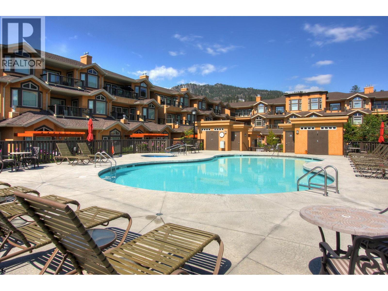 201 3996 Beach Avenue, Peachland