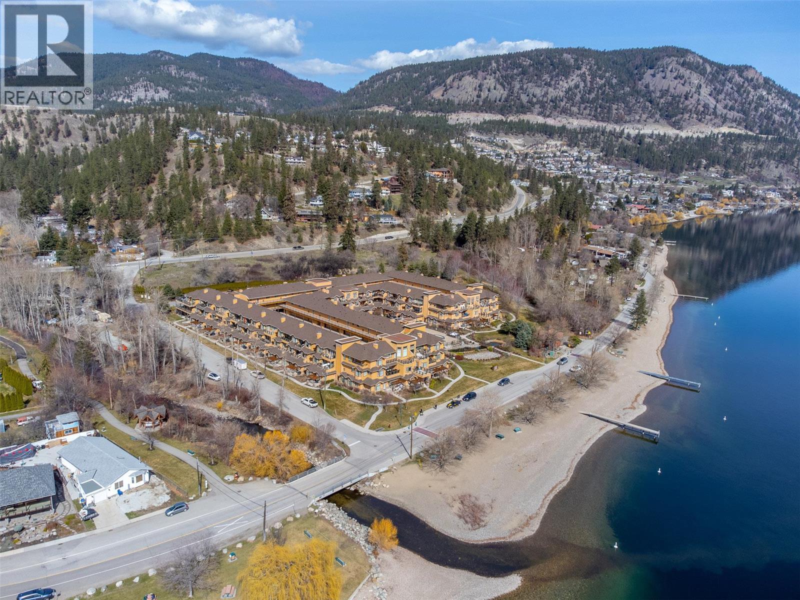 201 3996 Beach Avenue, Peachland