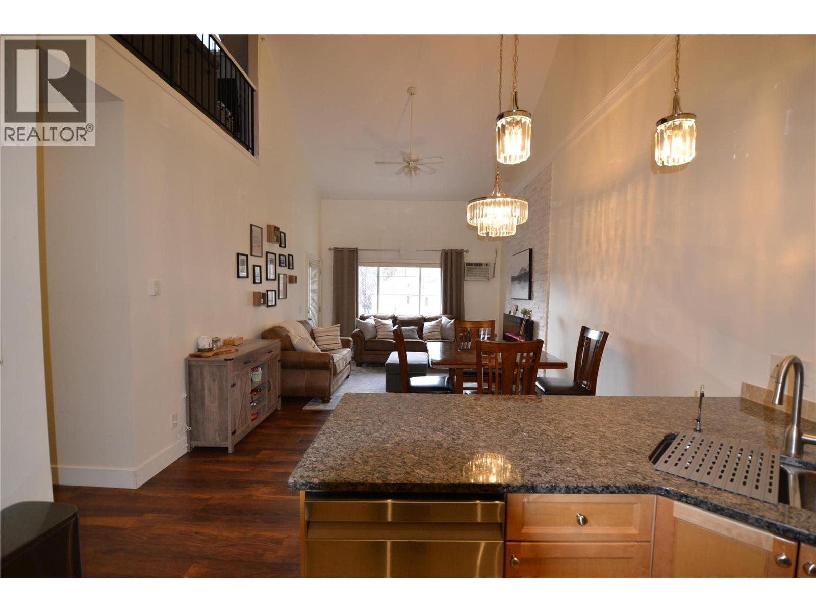 304 2120 Shannon Ridge Drive, West Kelowna