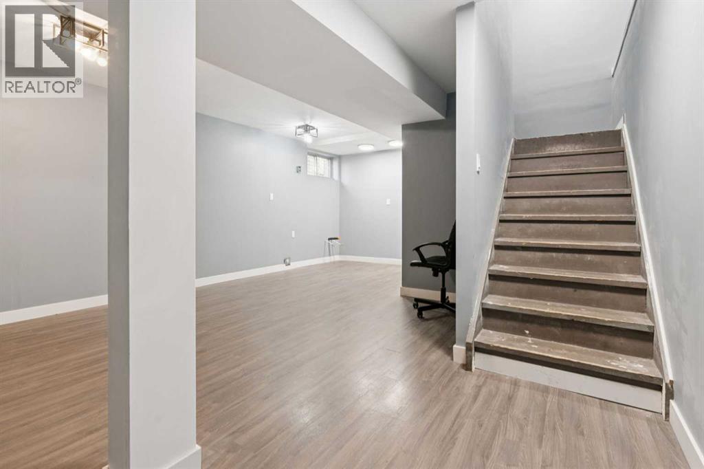 Single Family House for Sale in  Falmere Way NE Falconridge Calgary 