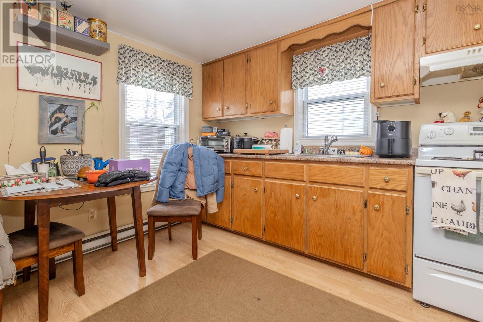 Property 27 of 45 of 212 Argyle Street