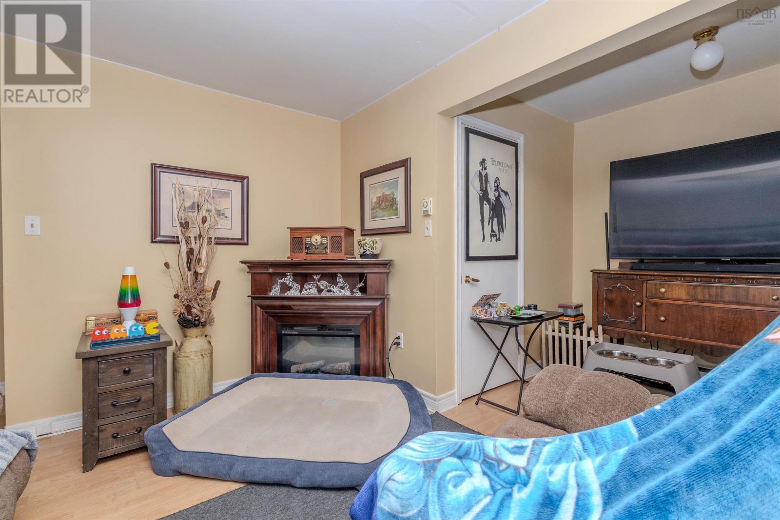 Property 33 of 45 of 212 Argyle Street