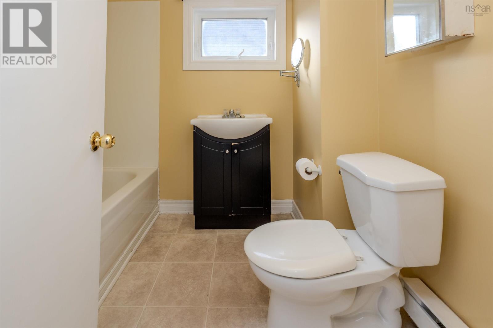 Property 9 of 45 of 212 Argyle Street