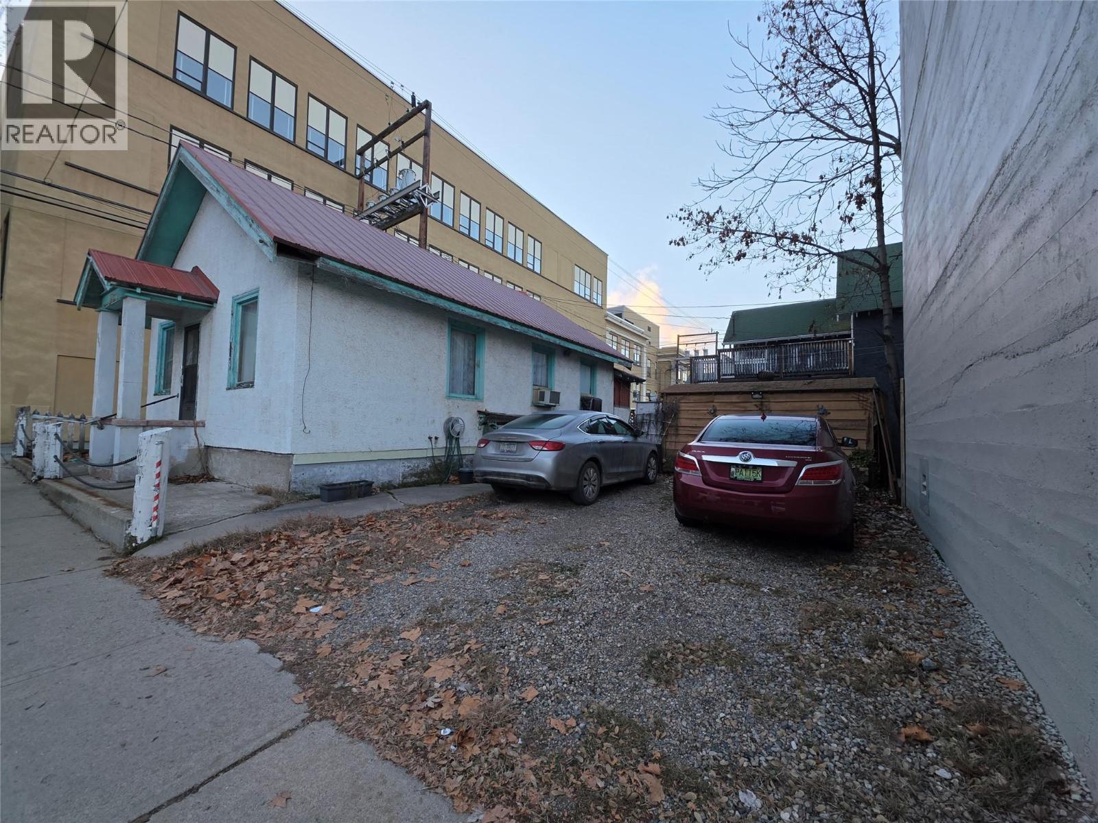 955 Portland Street, Trail