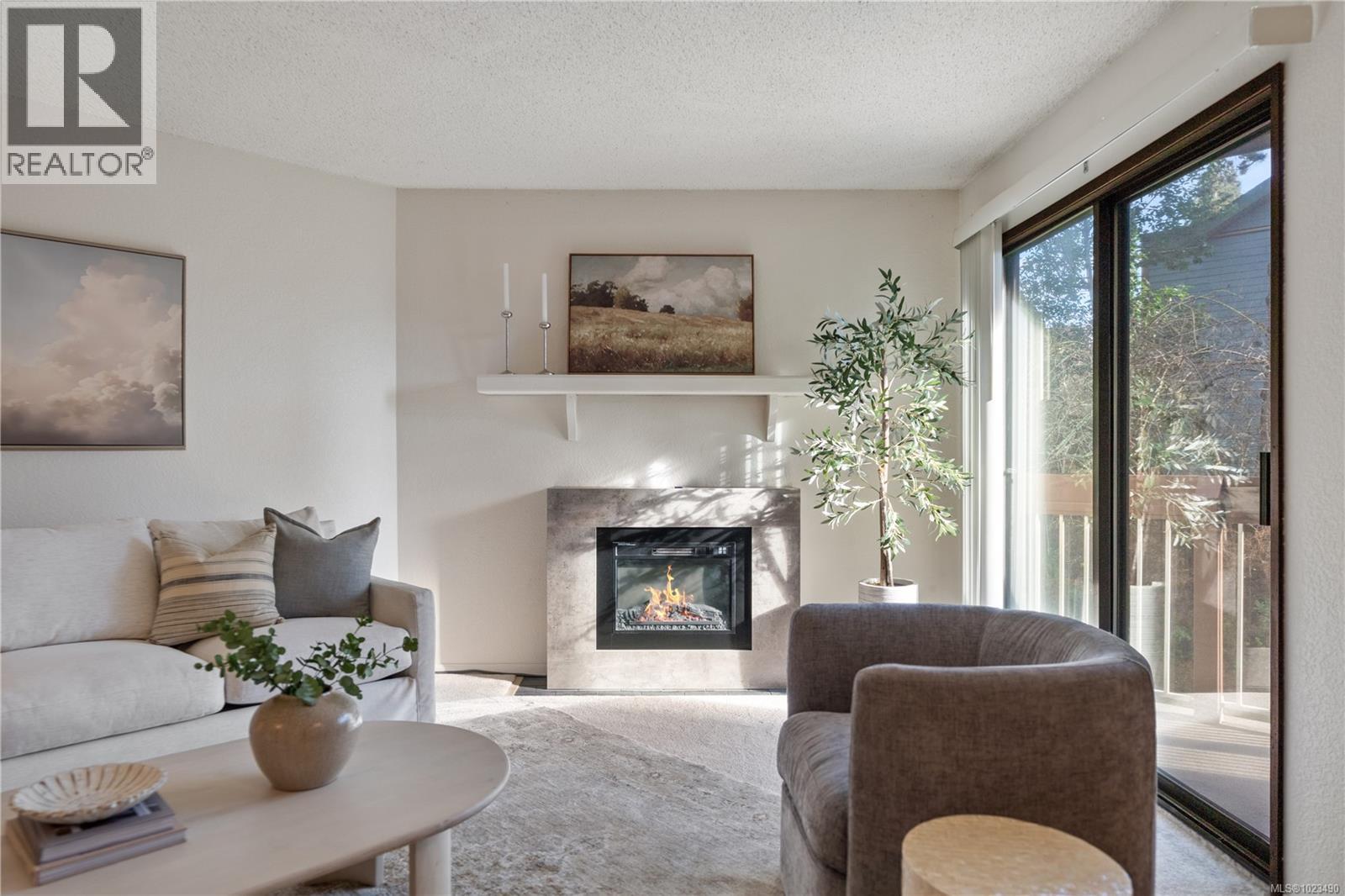 304 69 Gorge Road West, Saanich