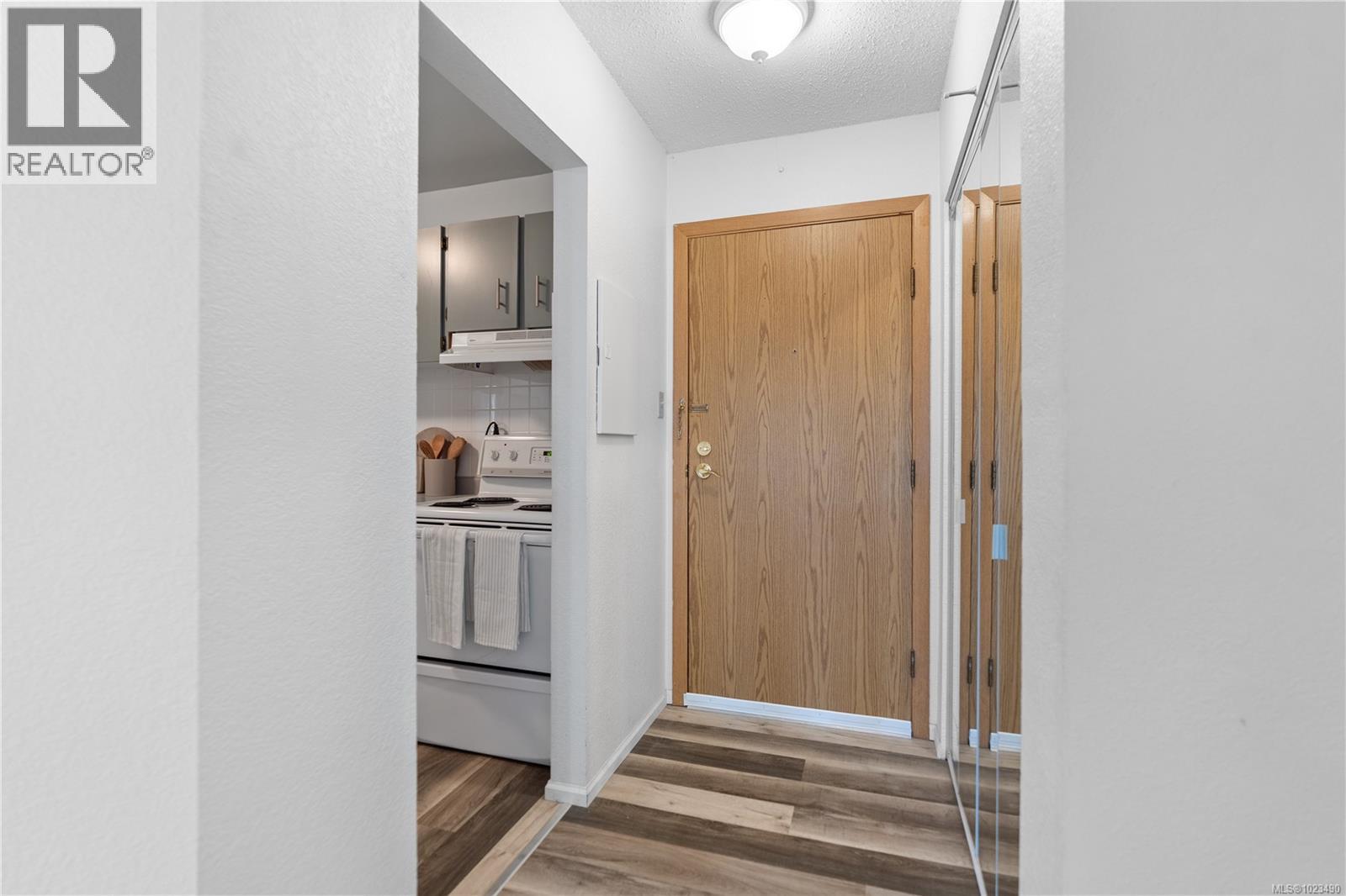 304 69 Gorge Road West, Saanich