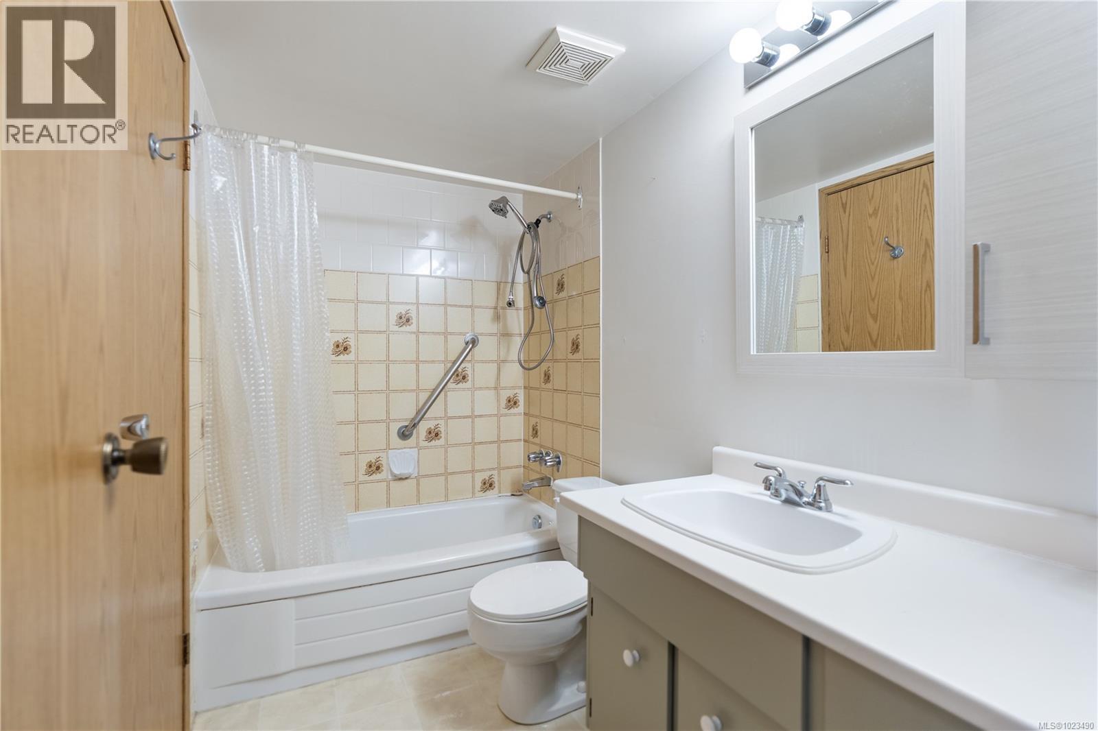 304 69 Gorge Road West, Saanich