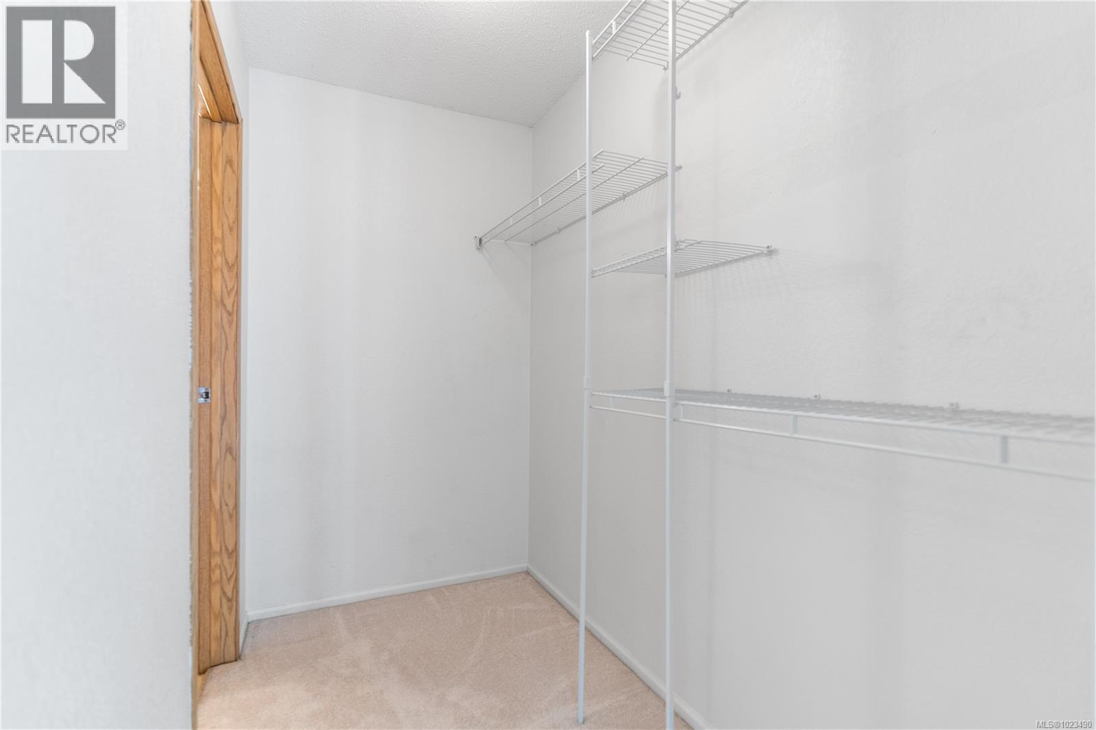 304 69 Gorge Road West, Saanich