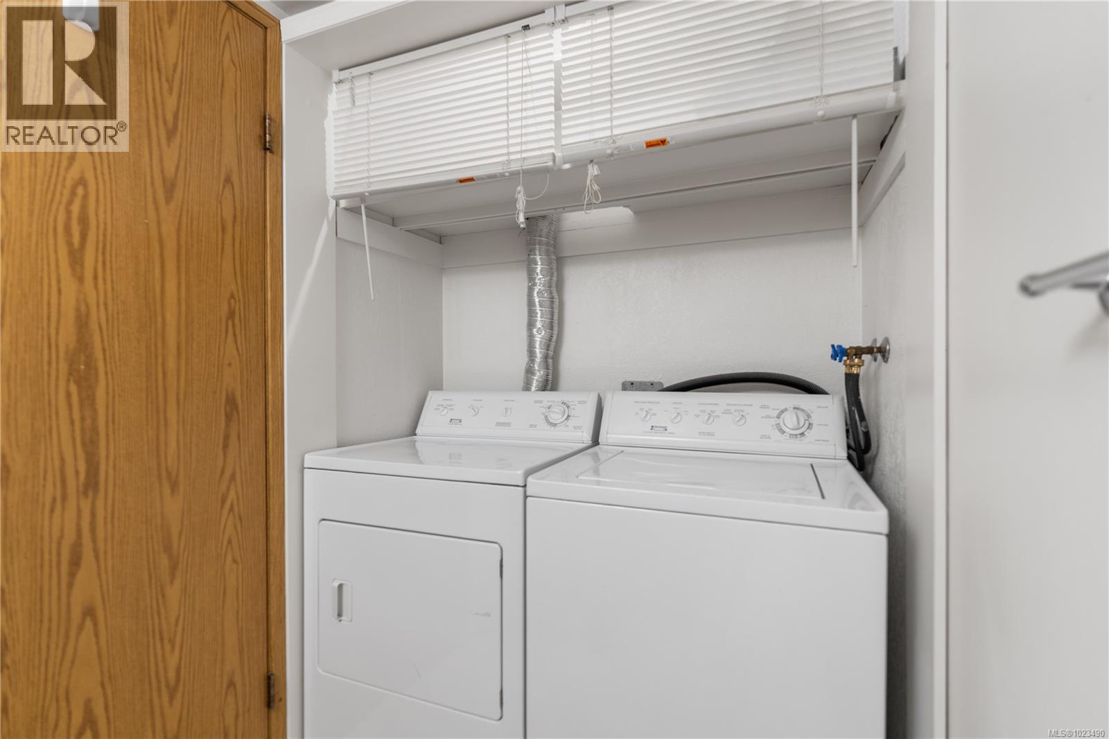 304 69 Gorge Road West, Saanich