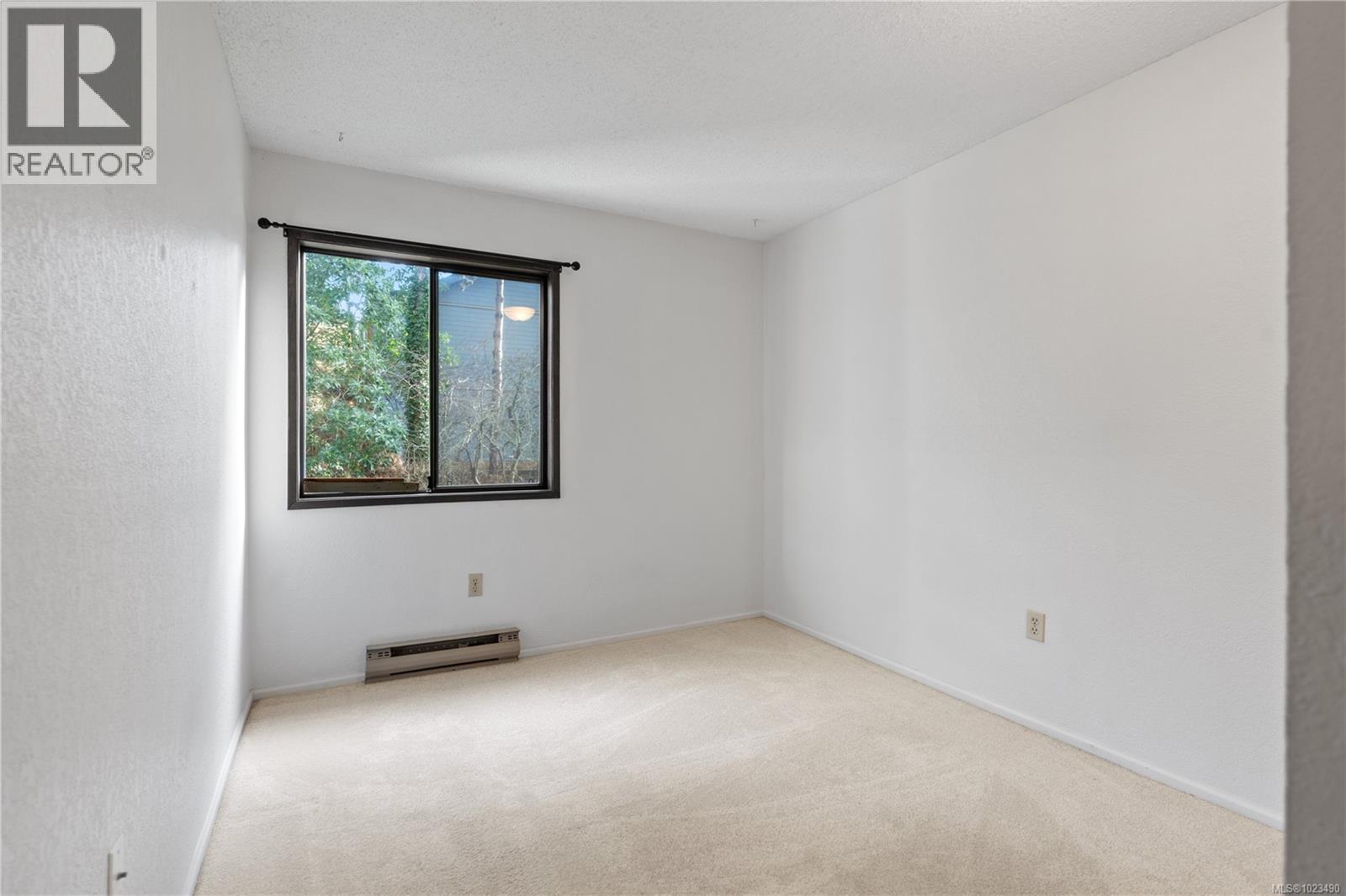 304 69 Gorge Road West, Saanich