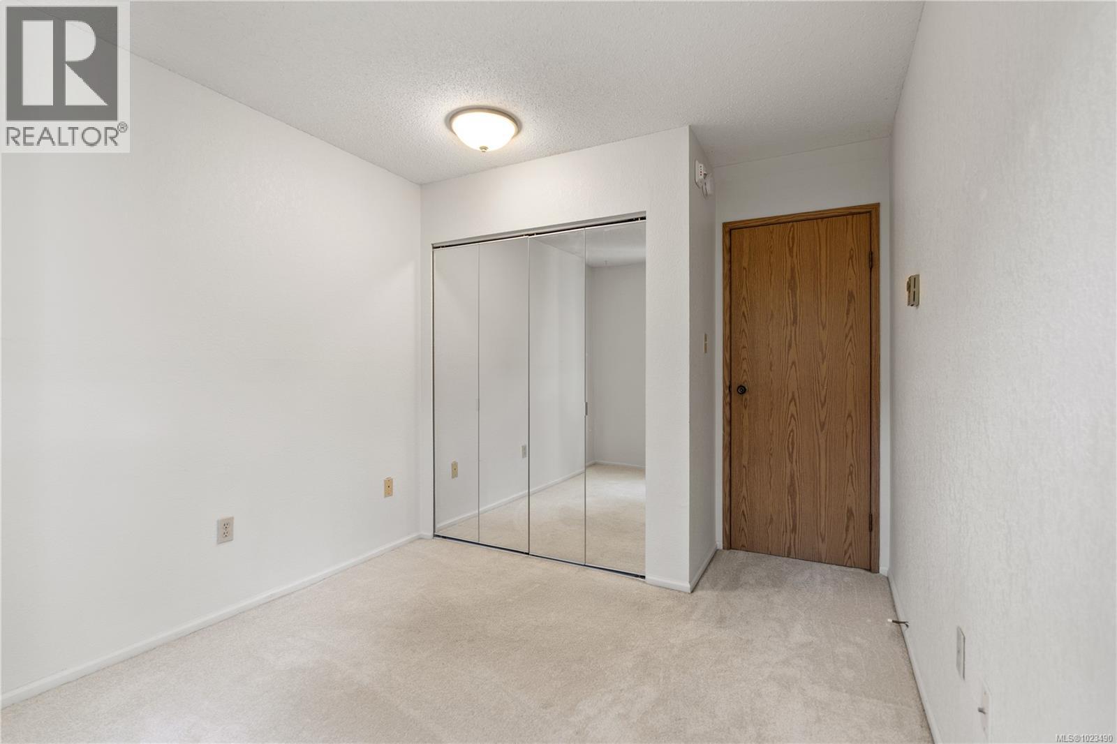 304 69 Gorge Road West, Saanich