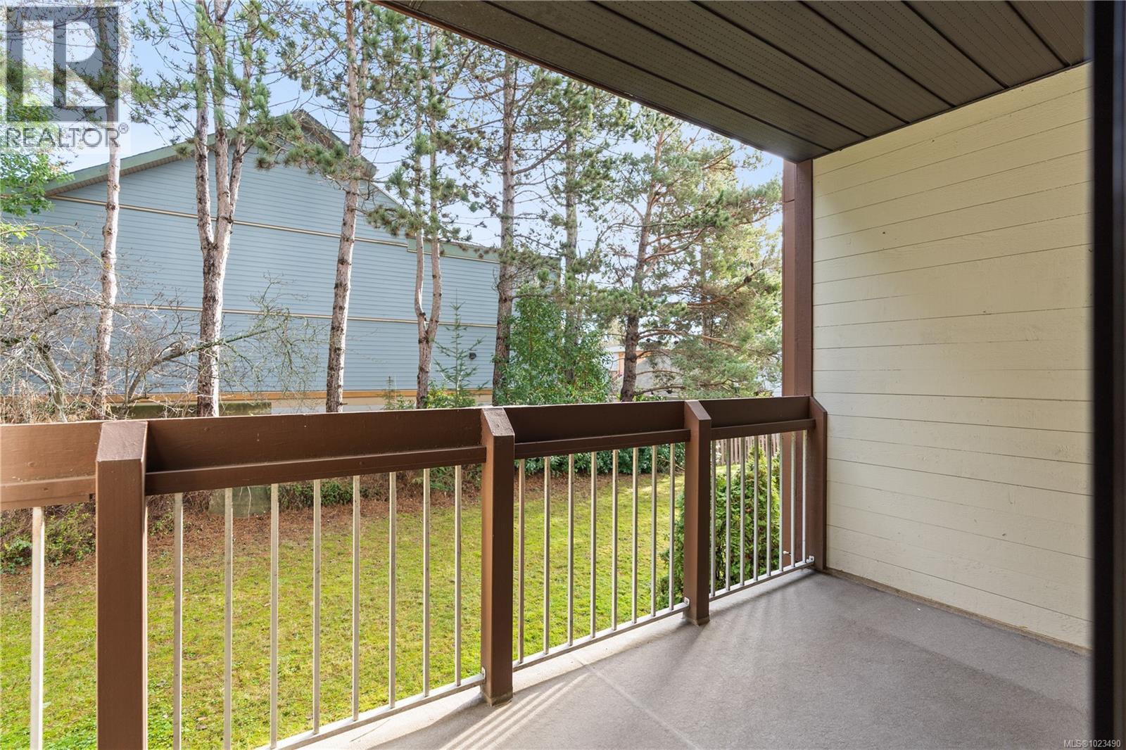 304 69 Gorge Road West, Saanich