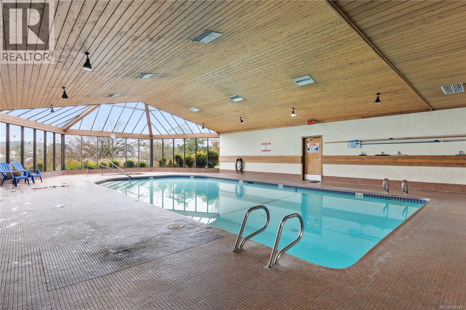 304 69 Gorge Road West, Saanich