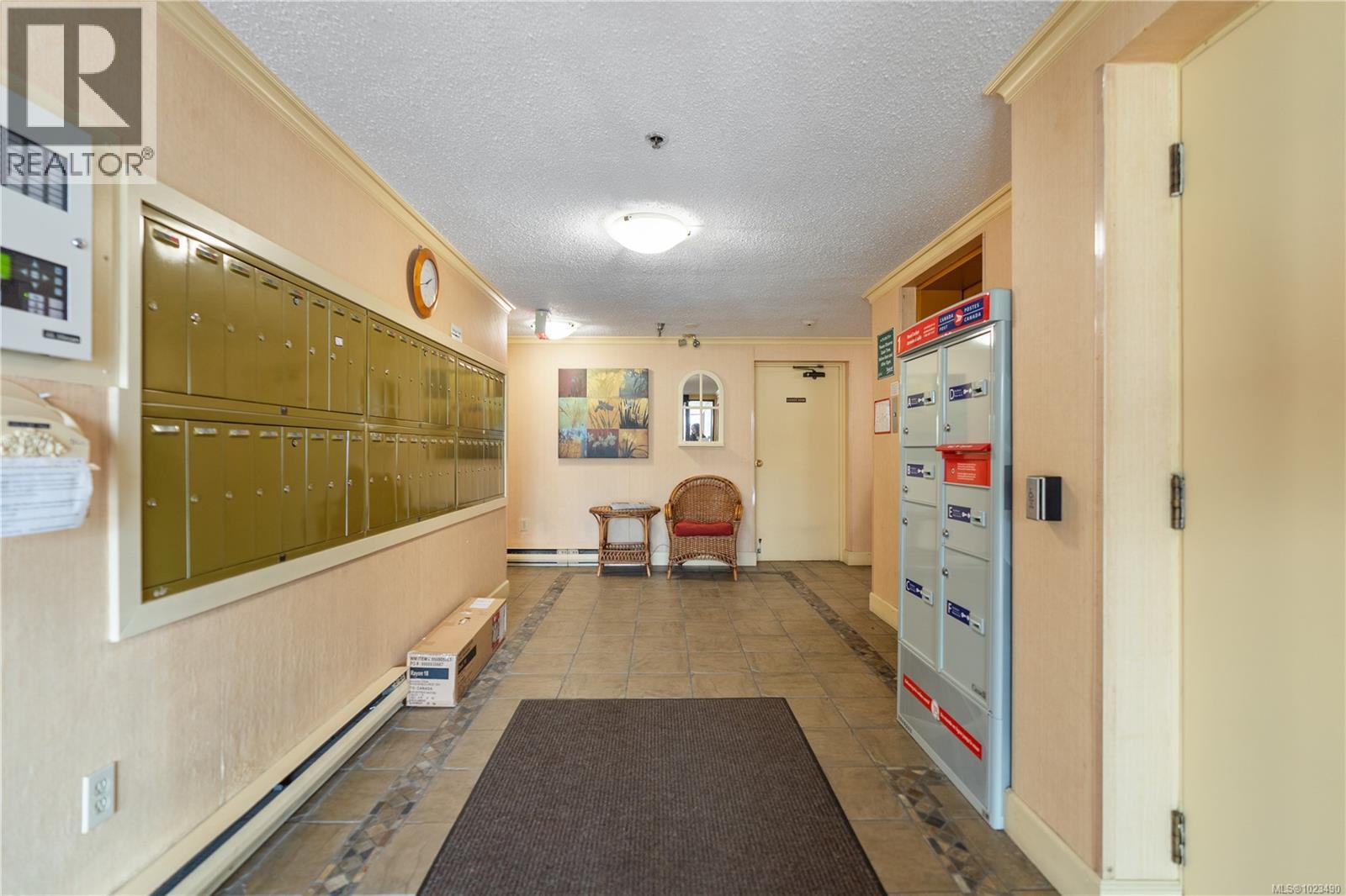 304 69 Gorge Road West, Saanich