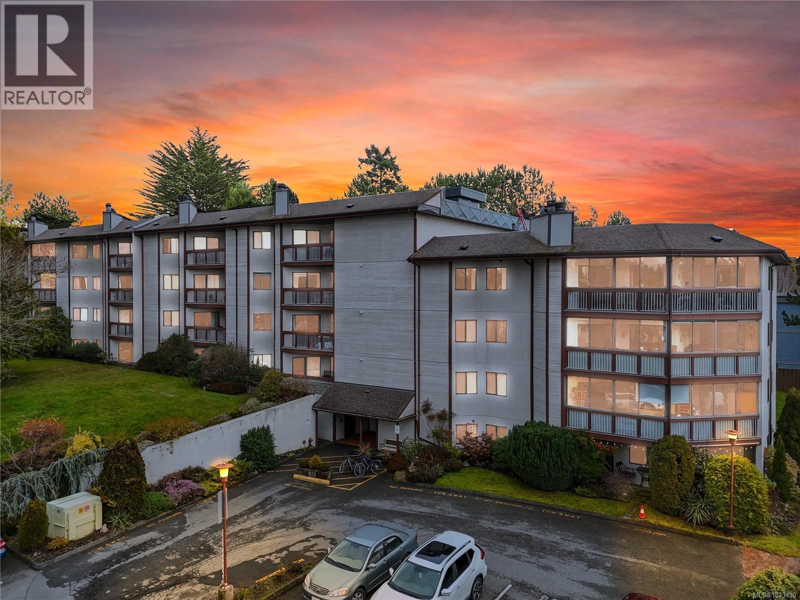 304 69 Gorge Road West, Saanich