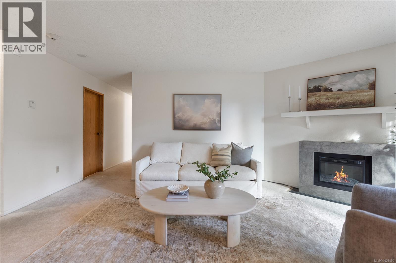 304 69 Gorge Road West, Saanich