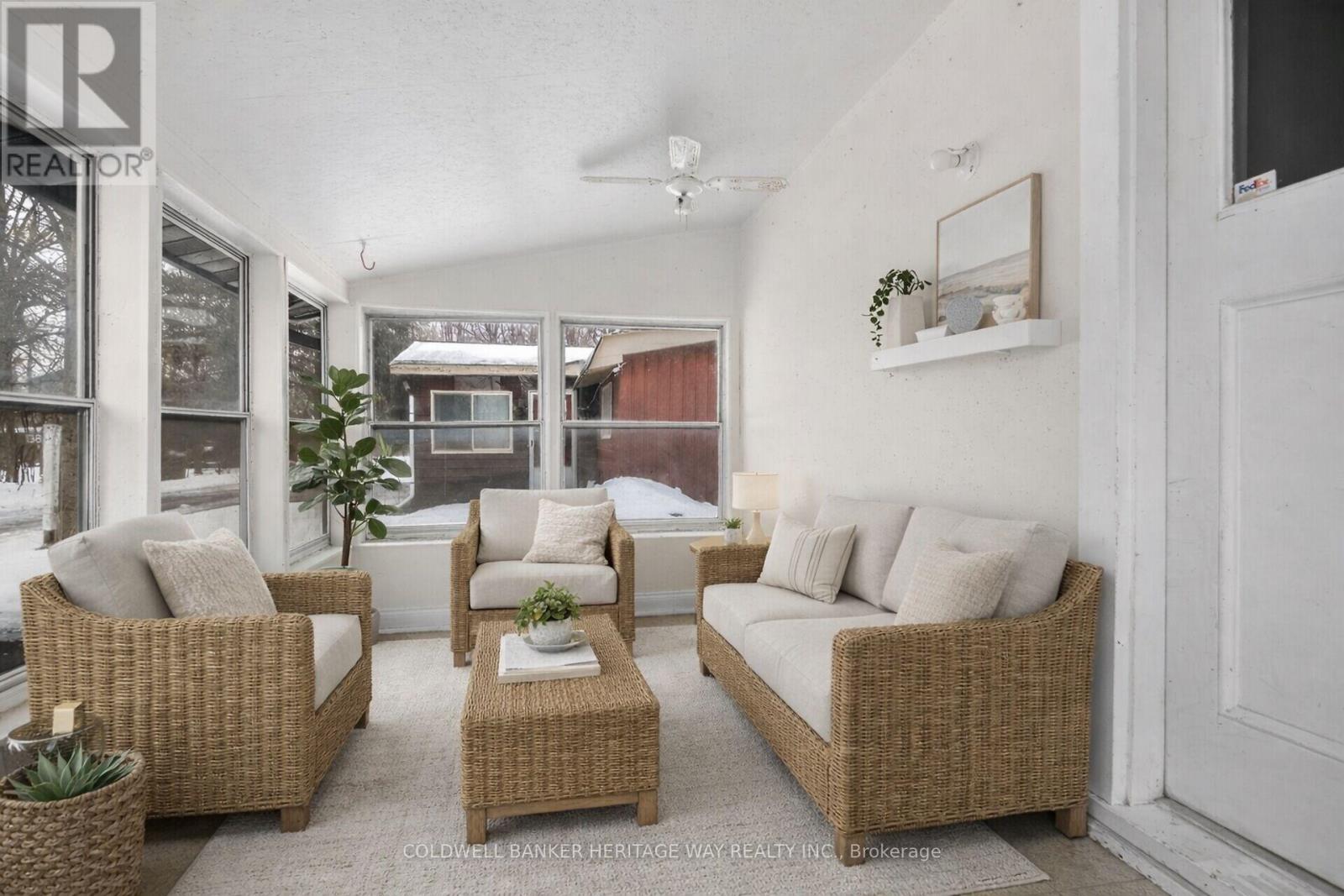 Virtualu Staged Sunroom