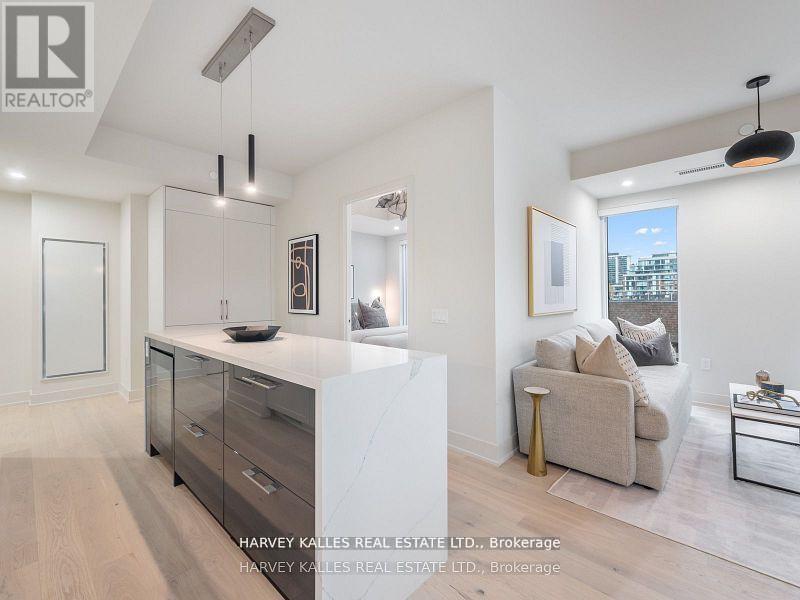 #410 8 MANOR ROAD W - 13