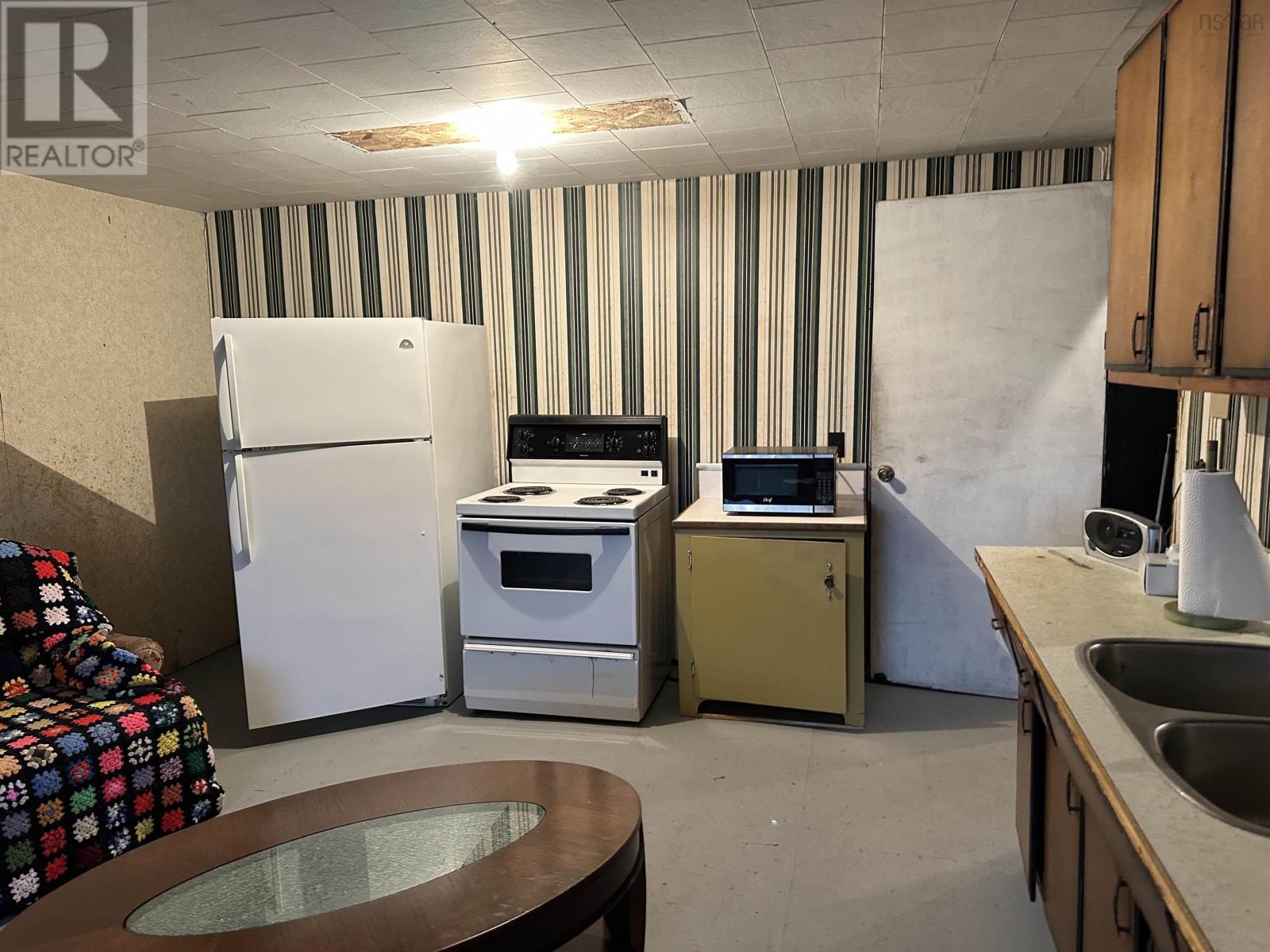 Property 28 of 49 of 6185 Highway 4