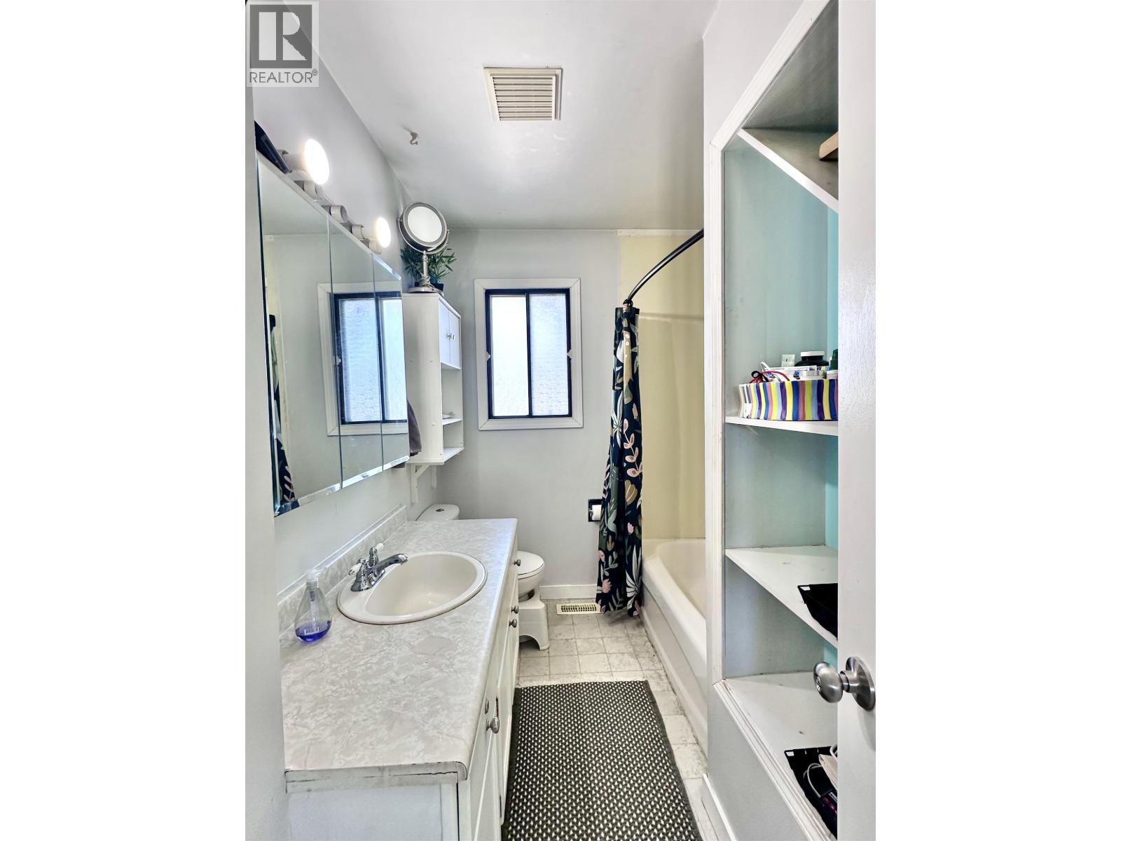 1272 4TH AVENUE, Valemount