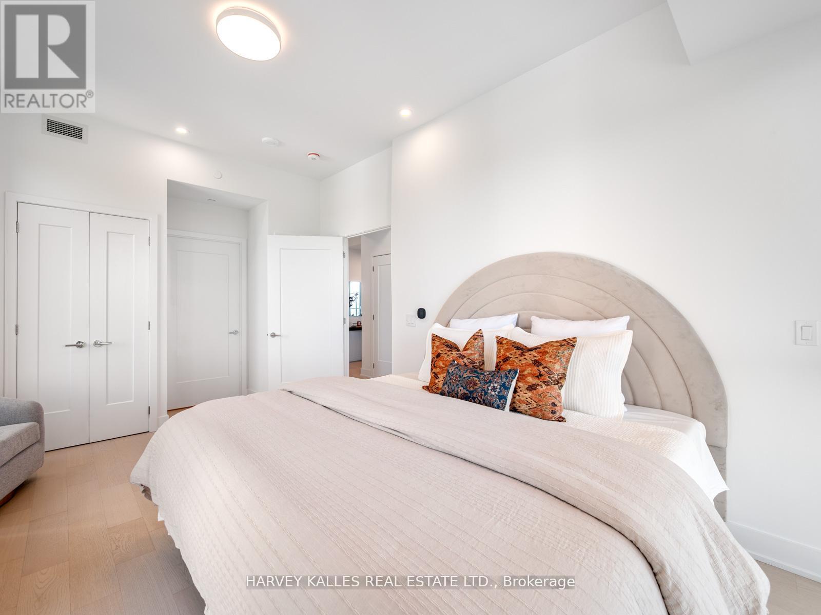 #1003 8 MANOR ROAD W - 24
