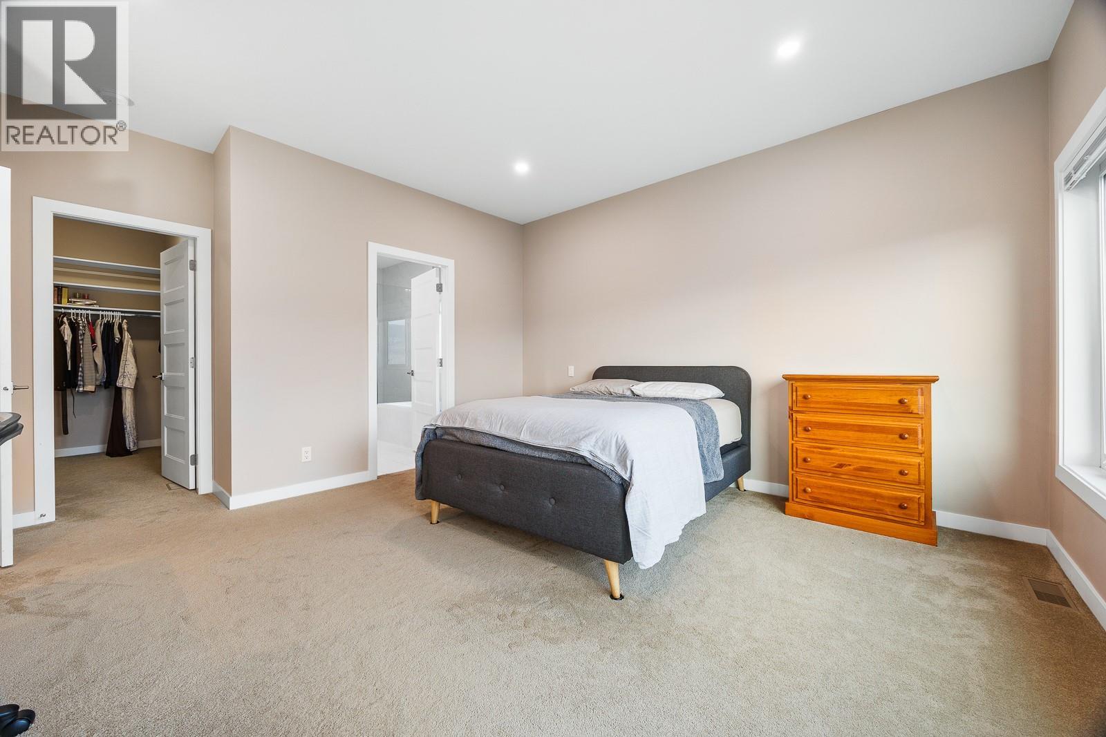  687 Acadia Street, Kelowna