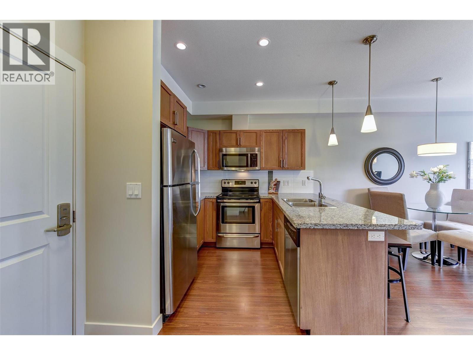 202 3220 Skyview Lane, West Kelowna