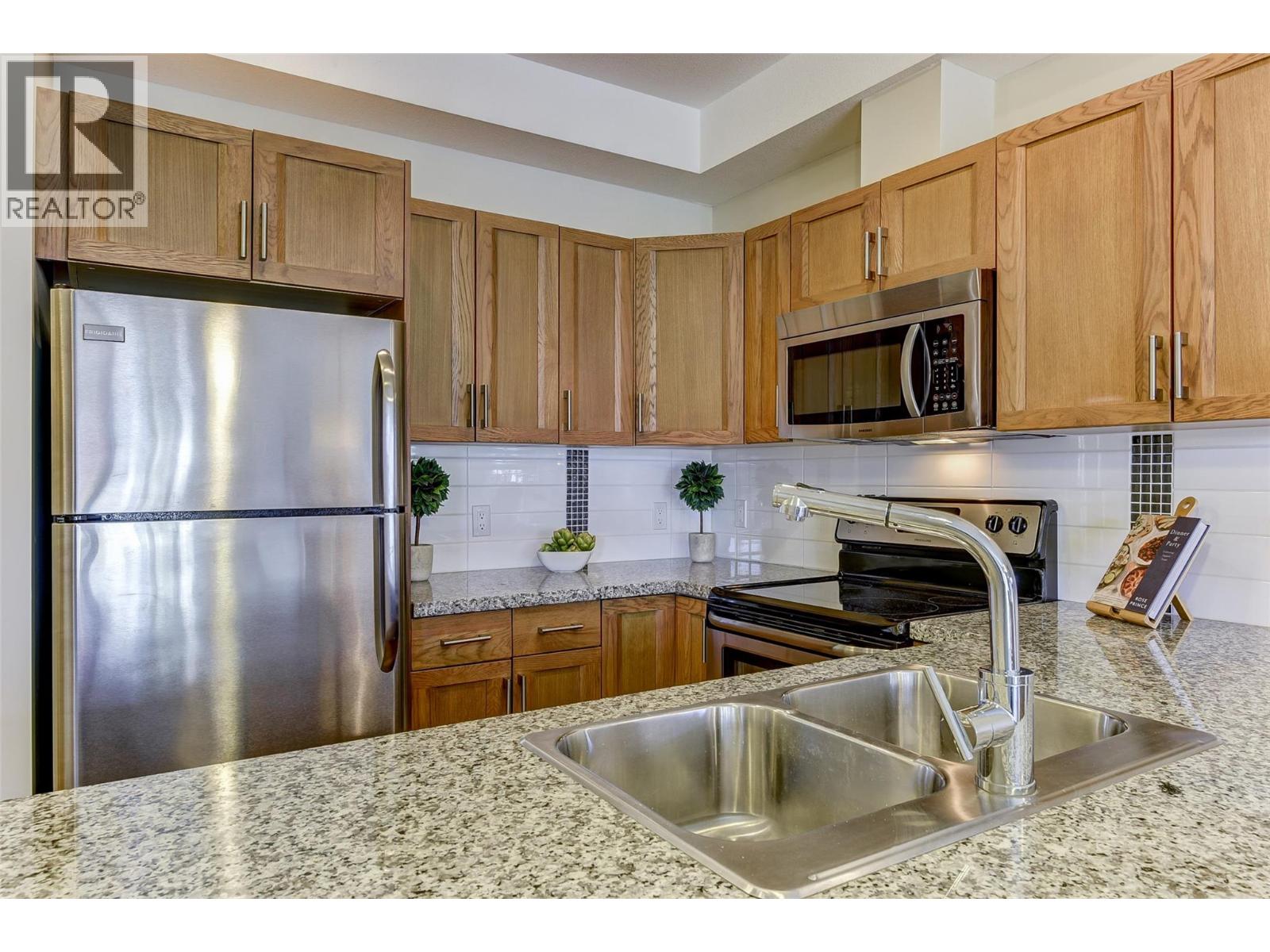 202 3220 Skyview Lane, West Kelowna